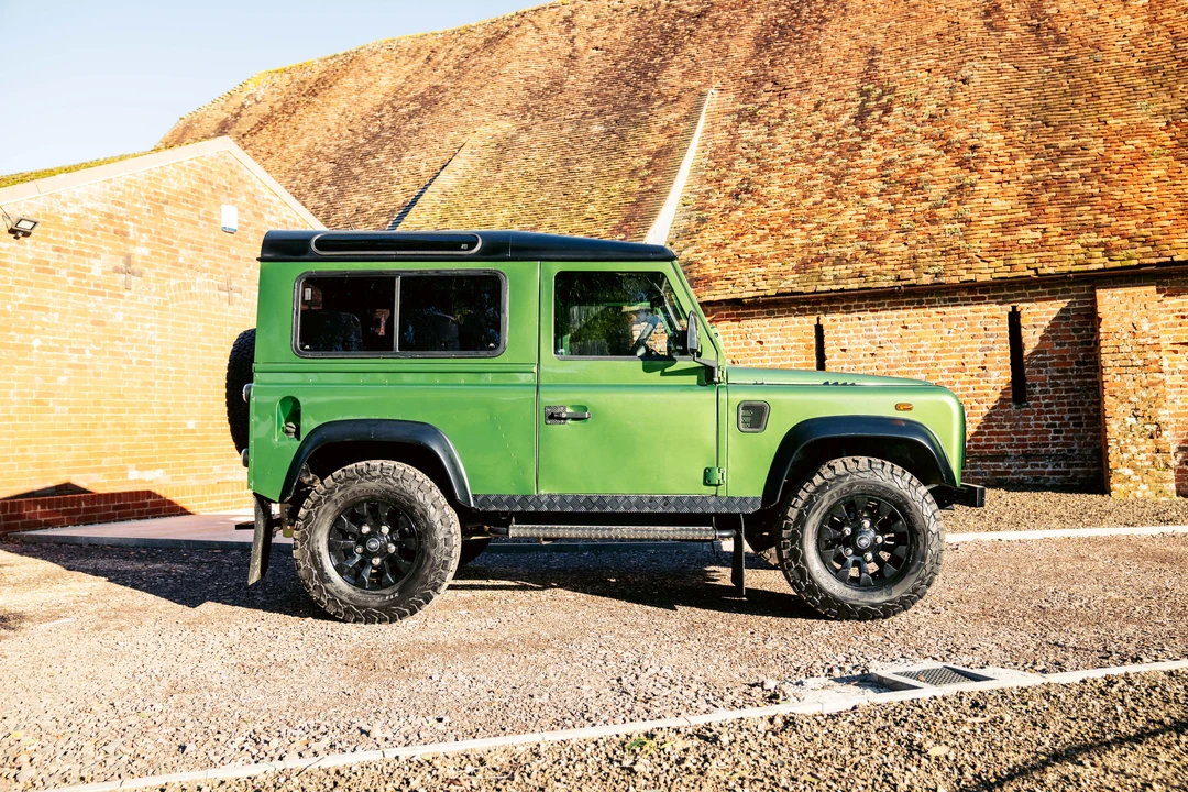 2004 Land Rover Defender 90 - Image 9 of 31