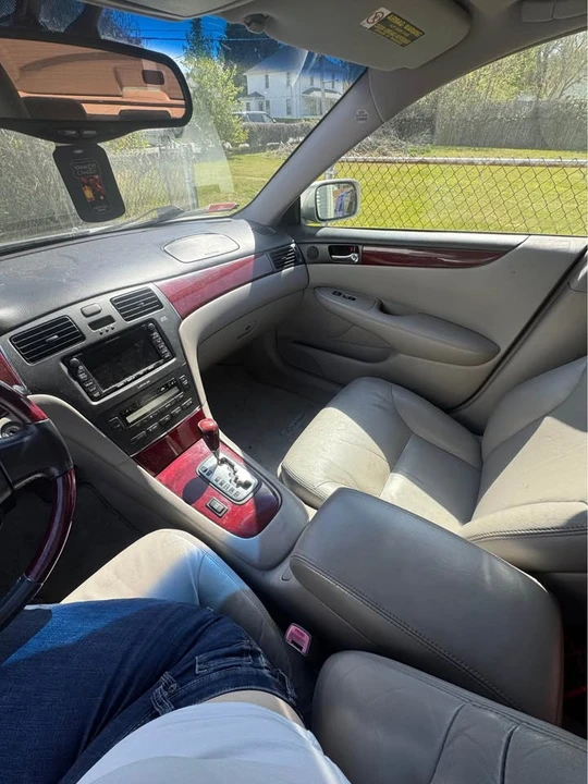 2004 Lexus ES 4th Gen - Image 4 of 9