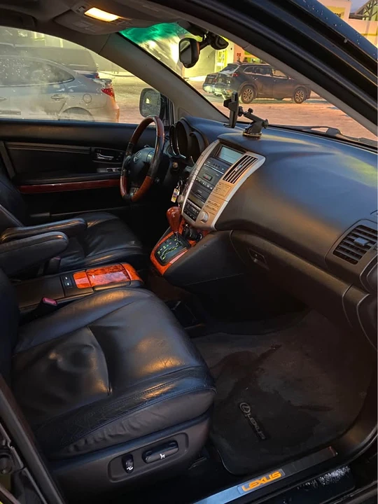 2004 Lexus RX 2nd Gen - Image 7 of 10
