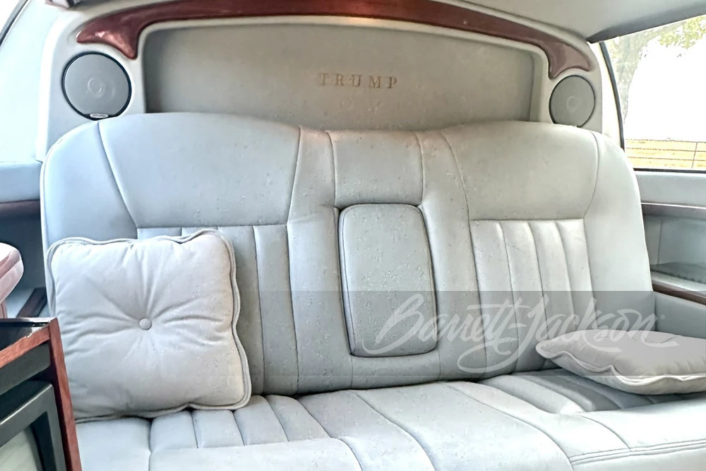2004 Lincoln Town Car - Image 4 of 27
