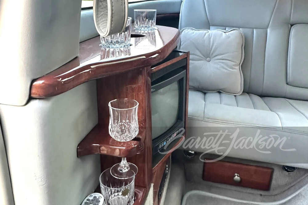 2004 Lincoln Town Car - Image 8 of 27