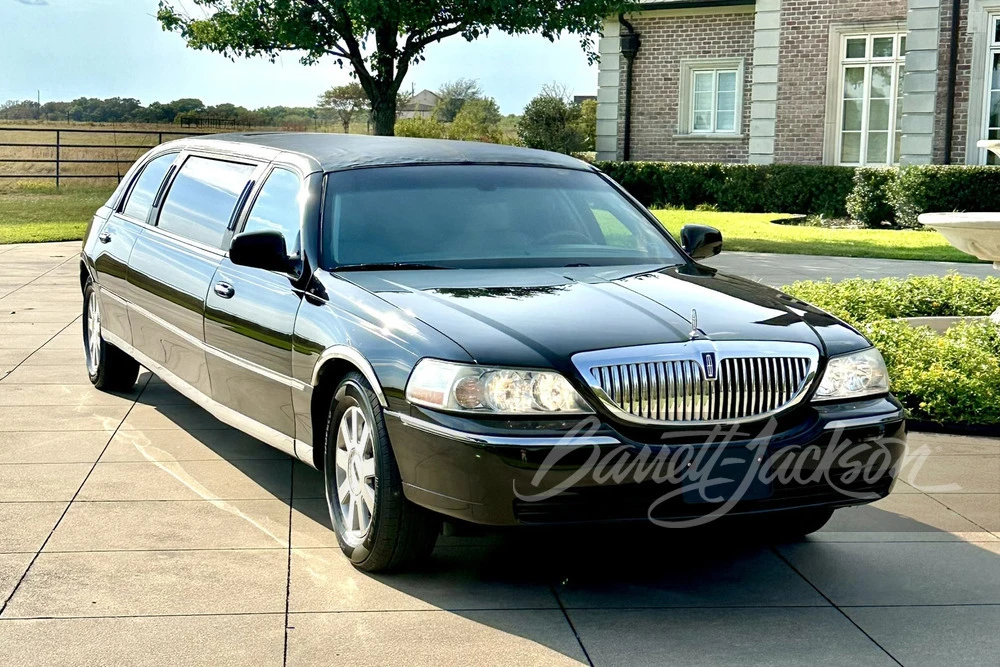 2004 Lincoln Town Car - Image 16 of 27