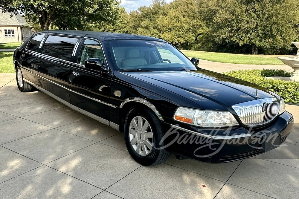 2004 Lincoln Town Car - Image 18 of 27
