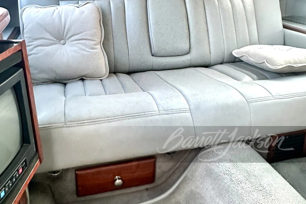 2004 Lincoln Town Car - Image 7 of 27