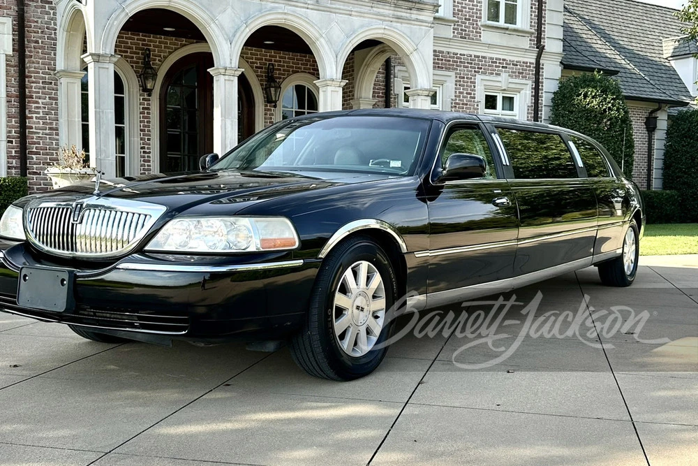 2004 Lincoln Town Car - Image 19 of 27