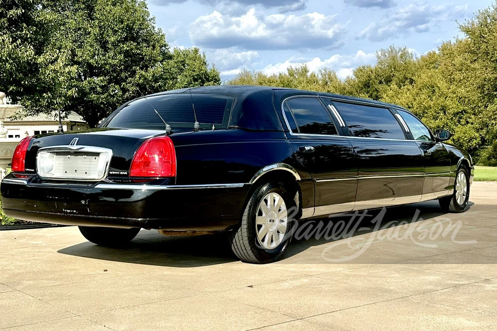 2004 Lincoln Town Car - Image 2 of 27