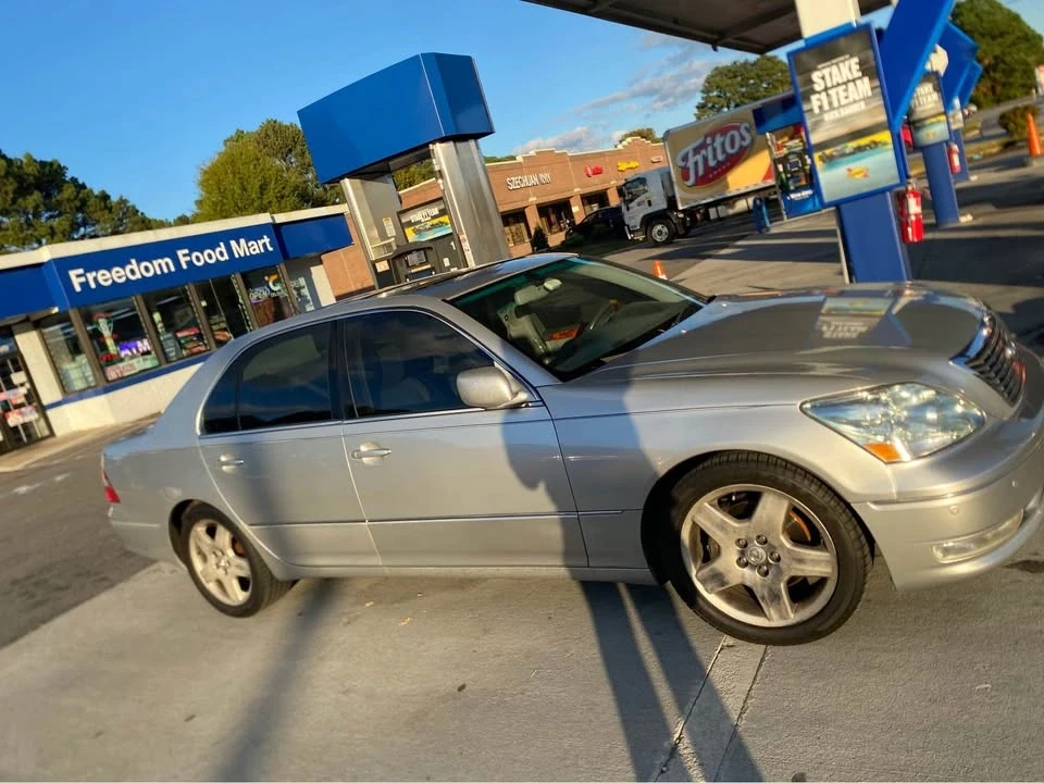 2004 Lexus LS 2nd Gen - Image 2 of 7