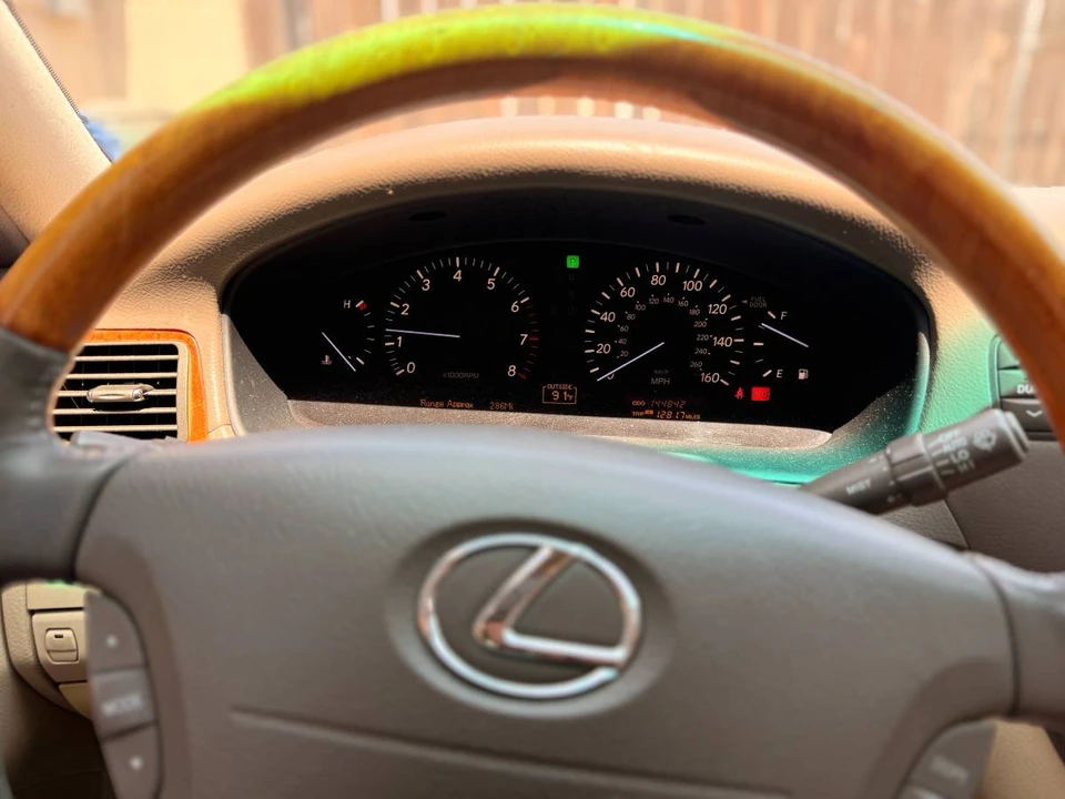 2004 Lexus LS 3rd Gen - Image 5 of 7