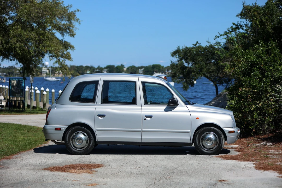 2004 LTI - Image 10 of 31
