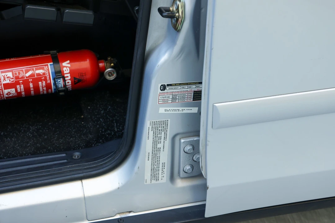2004 LTI - Image 30 of 31