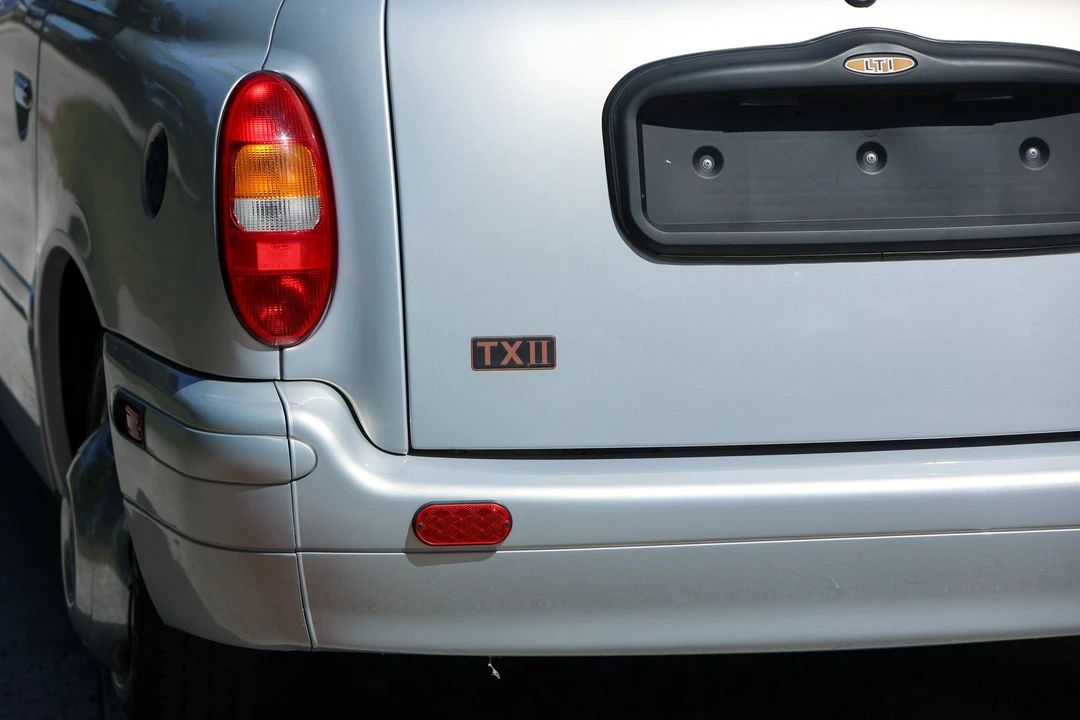 2004 LTI - Image 20 of 31