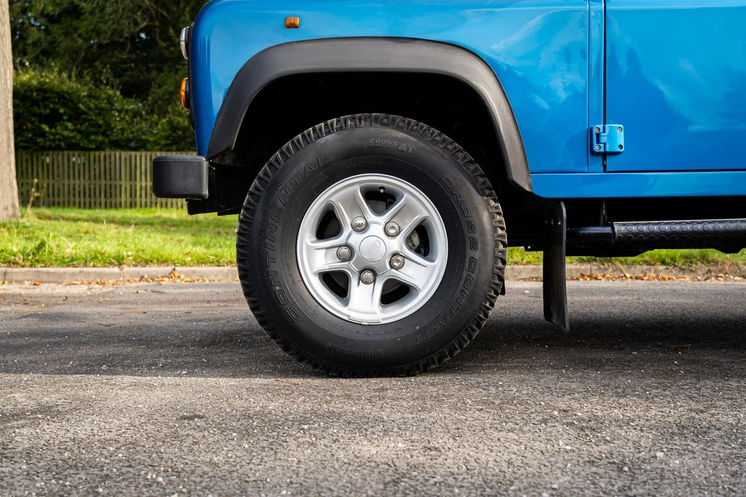 2004 Land Rover Defender 90 - Image 13 of 30