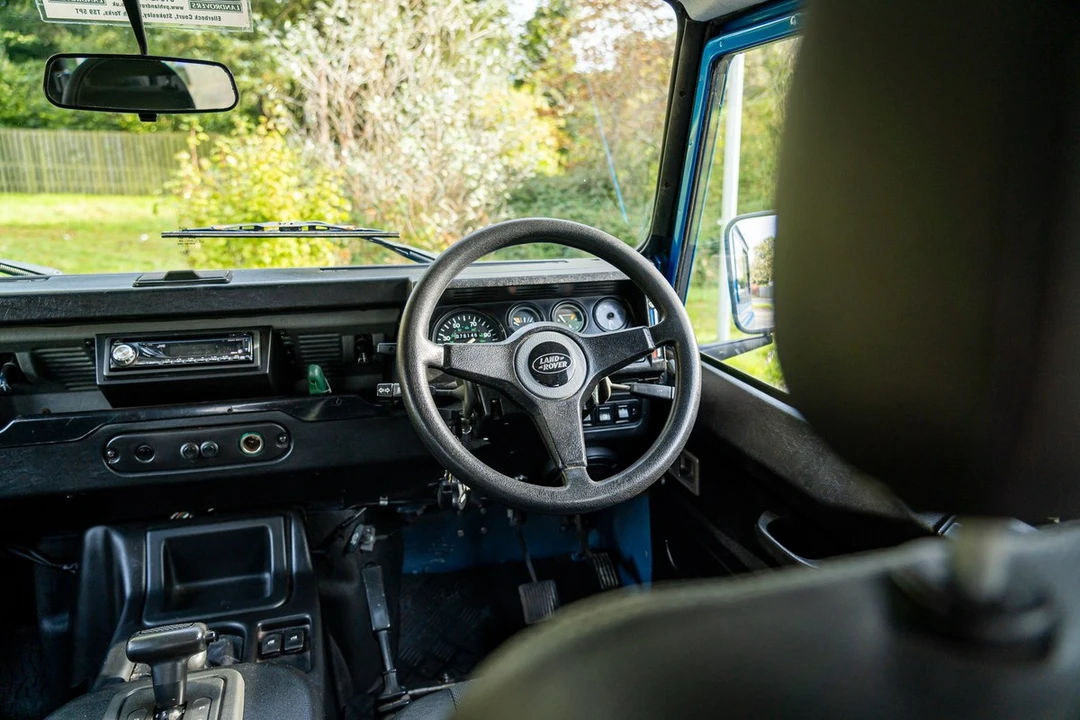 2004 Land Rover Defender 90 - Image 17 of 30