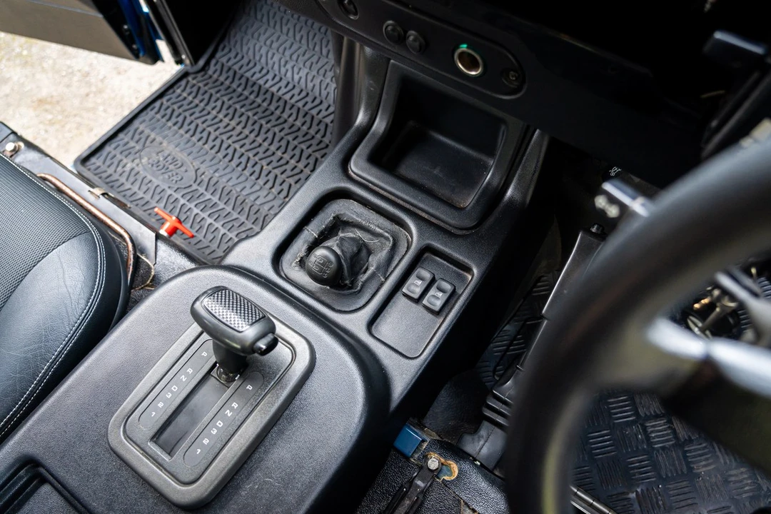 2004 Land Rover Defender 90 - Image 23 of 30