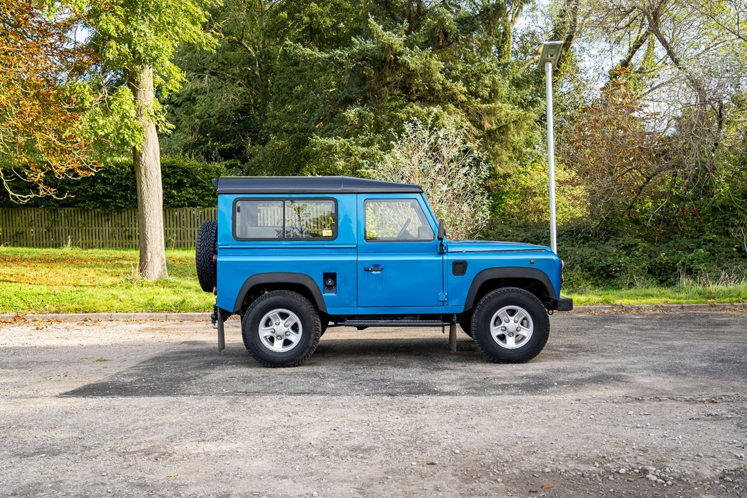 2004 Land Rover Defender 90 - Image 10 of 30