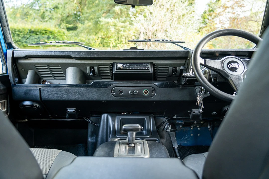 2004 Land Rover Defender 90 - Image 20 of 30