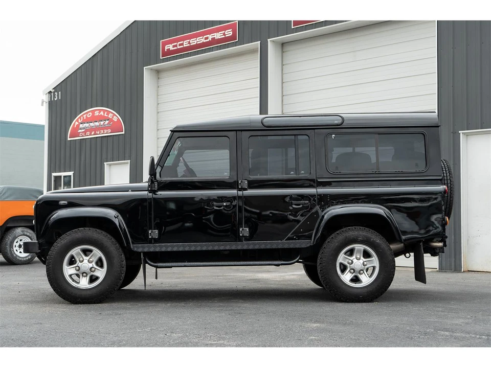 2004 Land Rover Defender 110 - Image 5 of 31