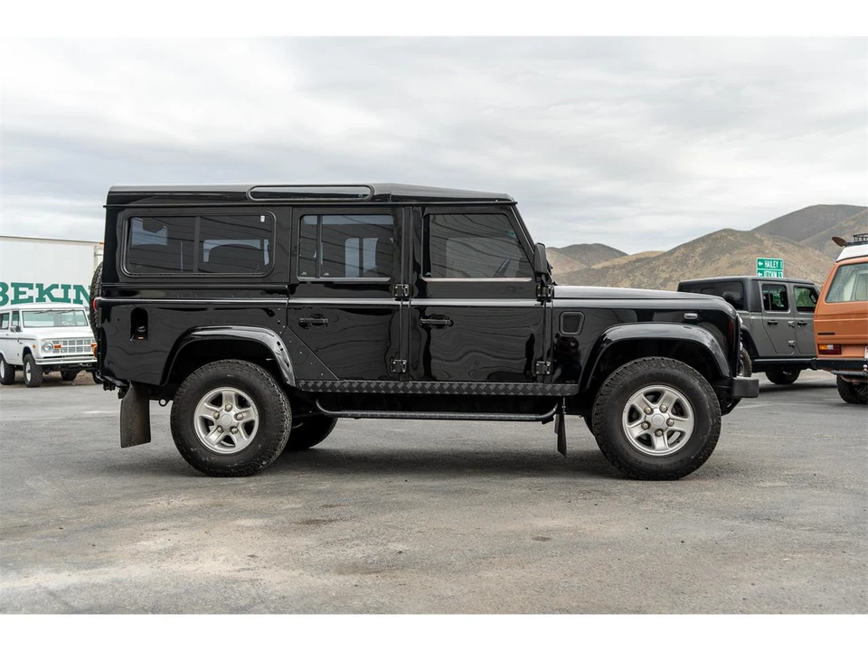 2004 Land Rover Defender 110 - Image 8 of 31