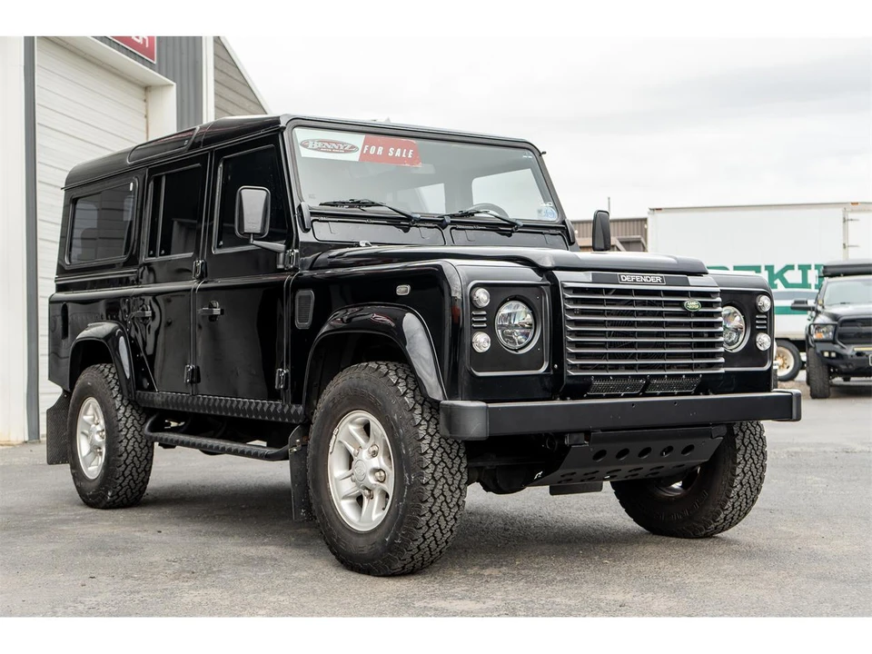2004 Land Rover Defender 110 - Image 9 of 31