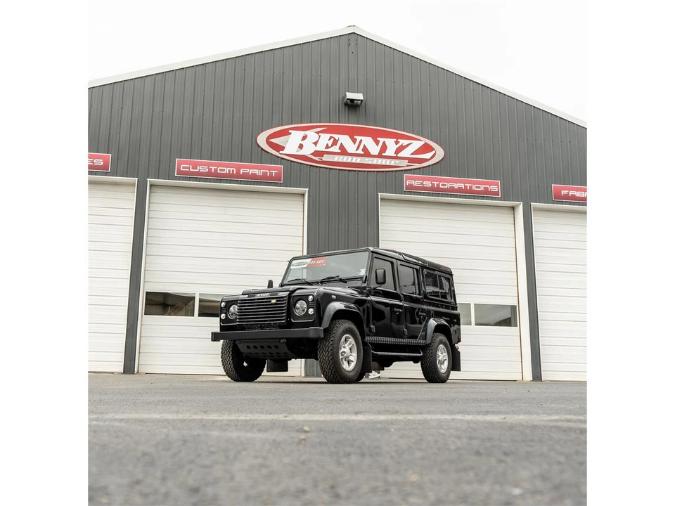 2004 Land Rover Defender 110 - Image 11 of 31