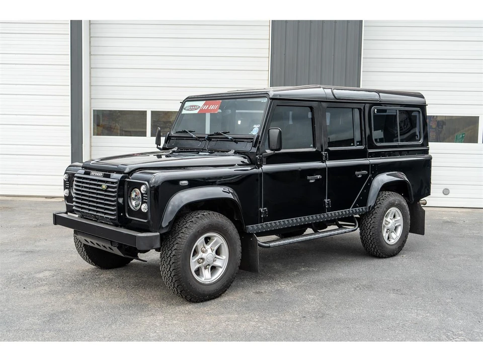 2004 Land Rover Defender 110 - Image 14 of 31