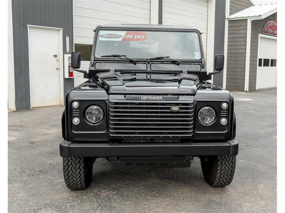 2004 Land Rover Defender 110 - Image 21 of 31
