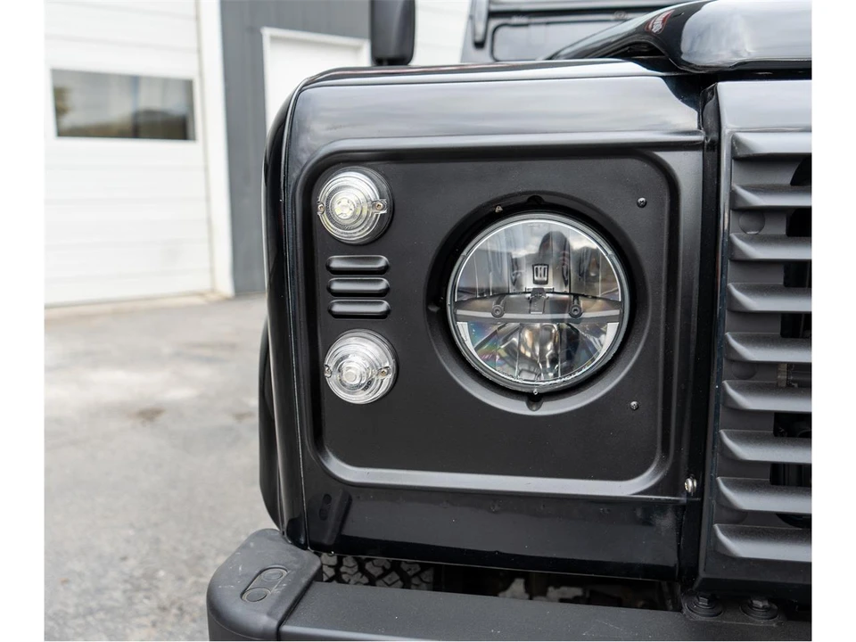2004 Land Rover Defender 110 - Image 22 of 31