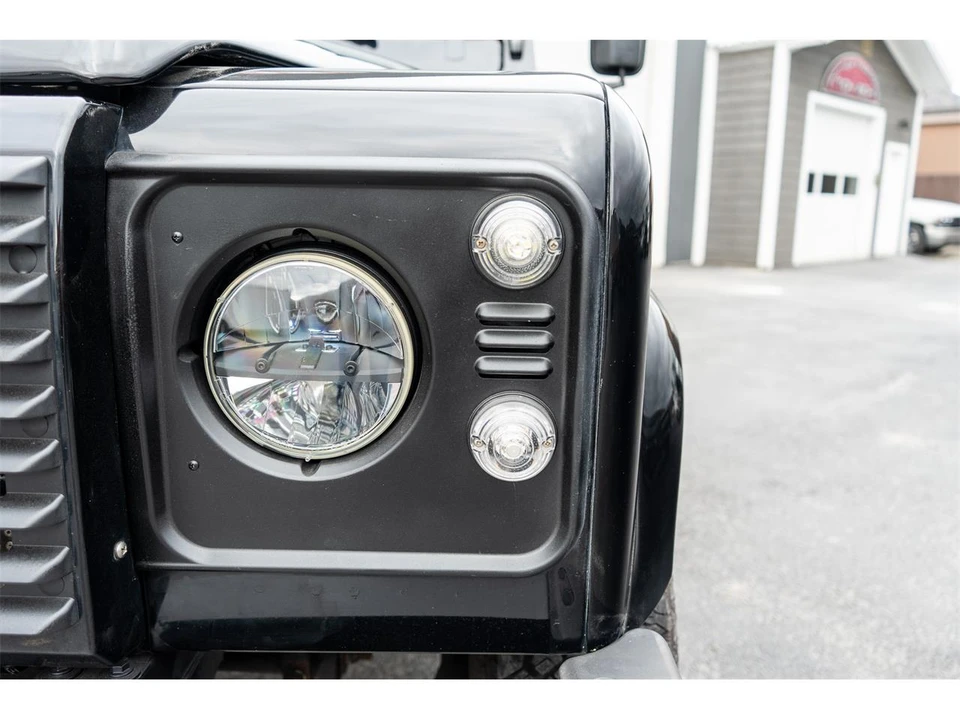 2004 Land Rover Defender 110 - Image 23 of 31