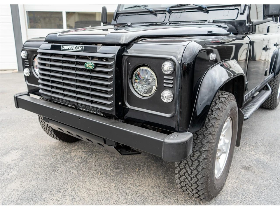 2004 Land Rover Defender 110 - Image 24 of 31
