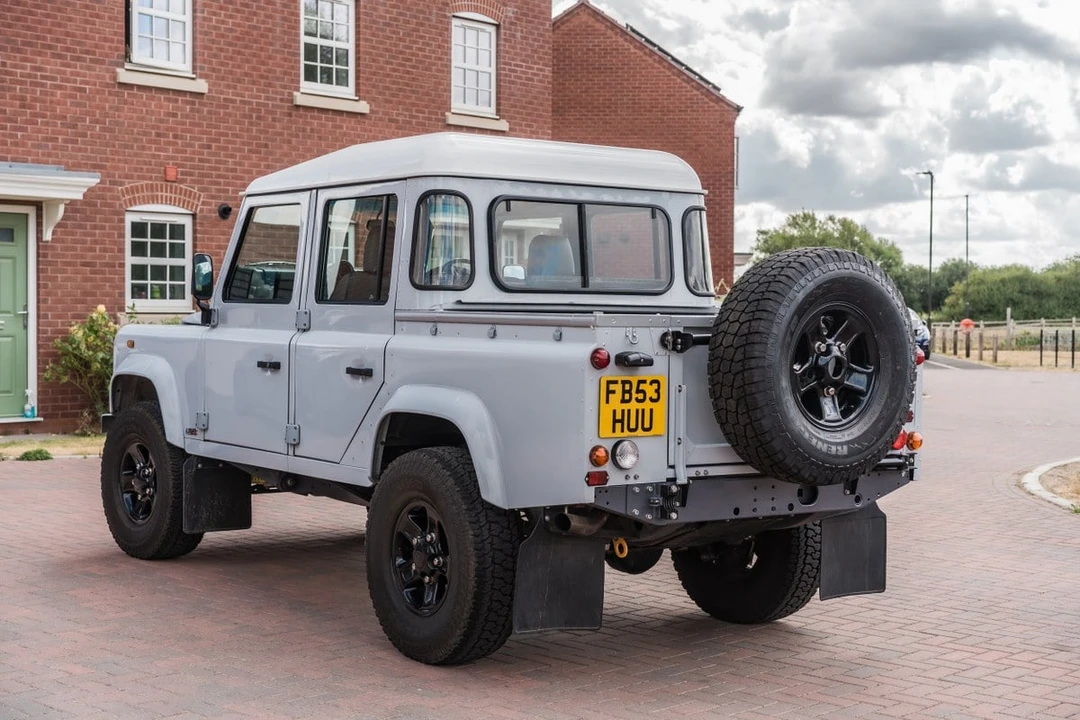 2004 Land Rover Defender 110 - Image 8 of 30