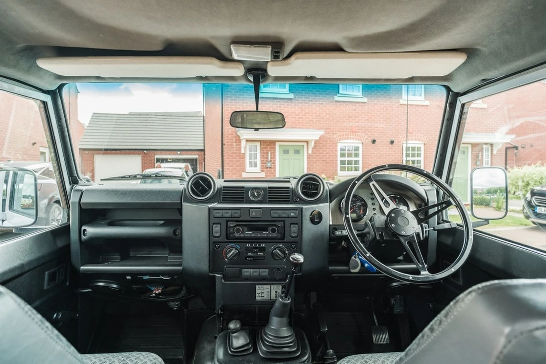 2004 Land Rover Defender 110 - Image 7 of 30