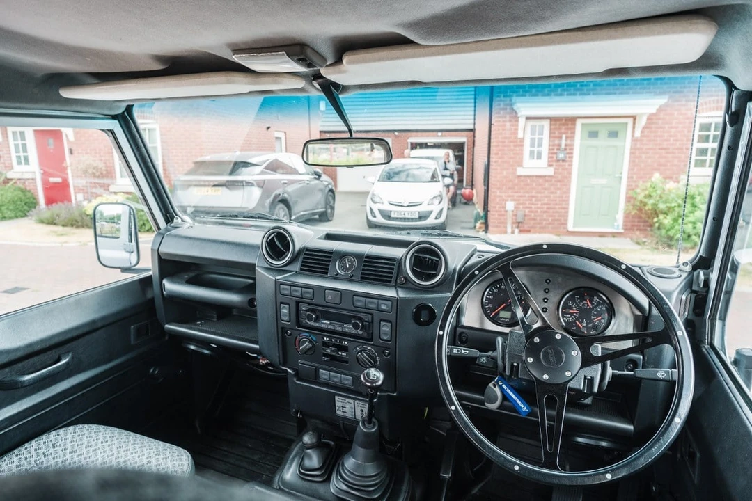 2004 Land Rover Defender 110 - Image 23 of 30
