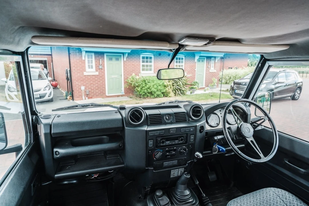 2004 Land Rover Defender 110 - Image 24 of 30