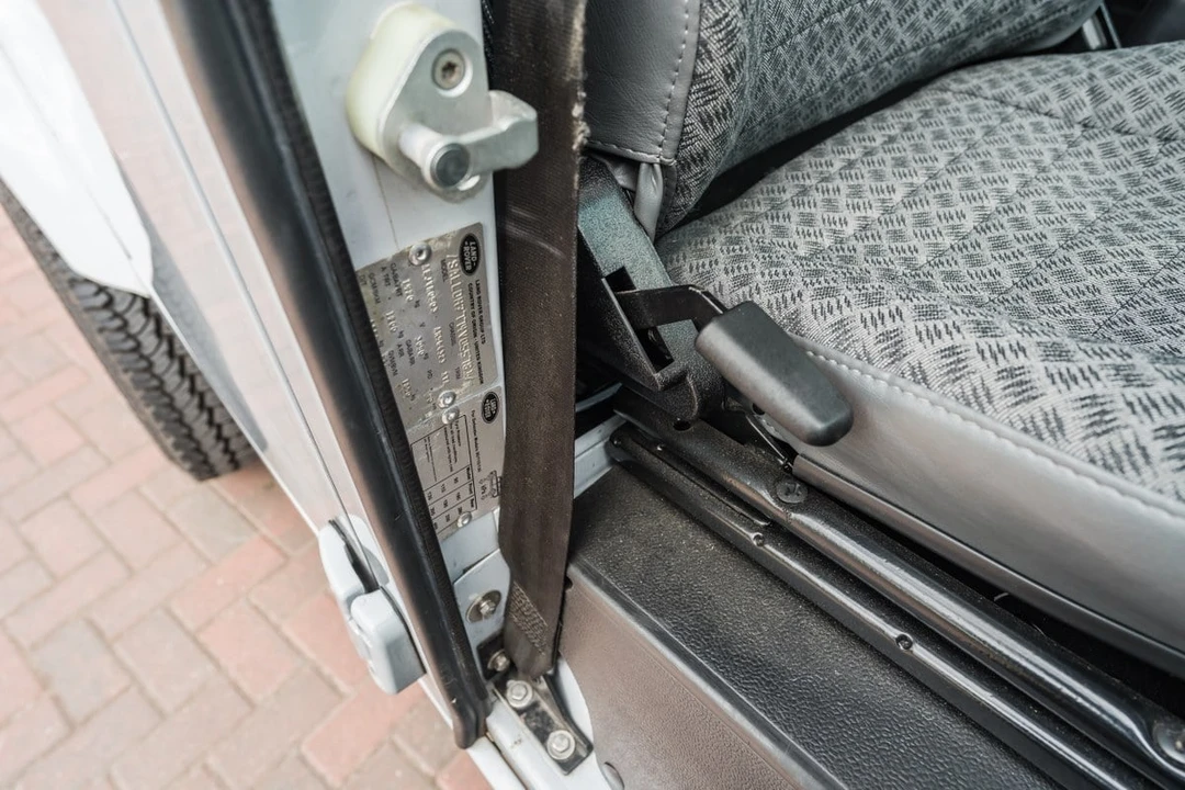 2004 Land Rover Defender 110 - Image 19 of 30
