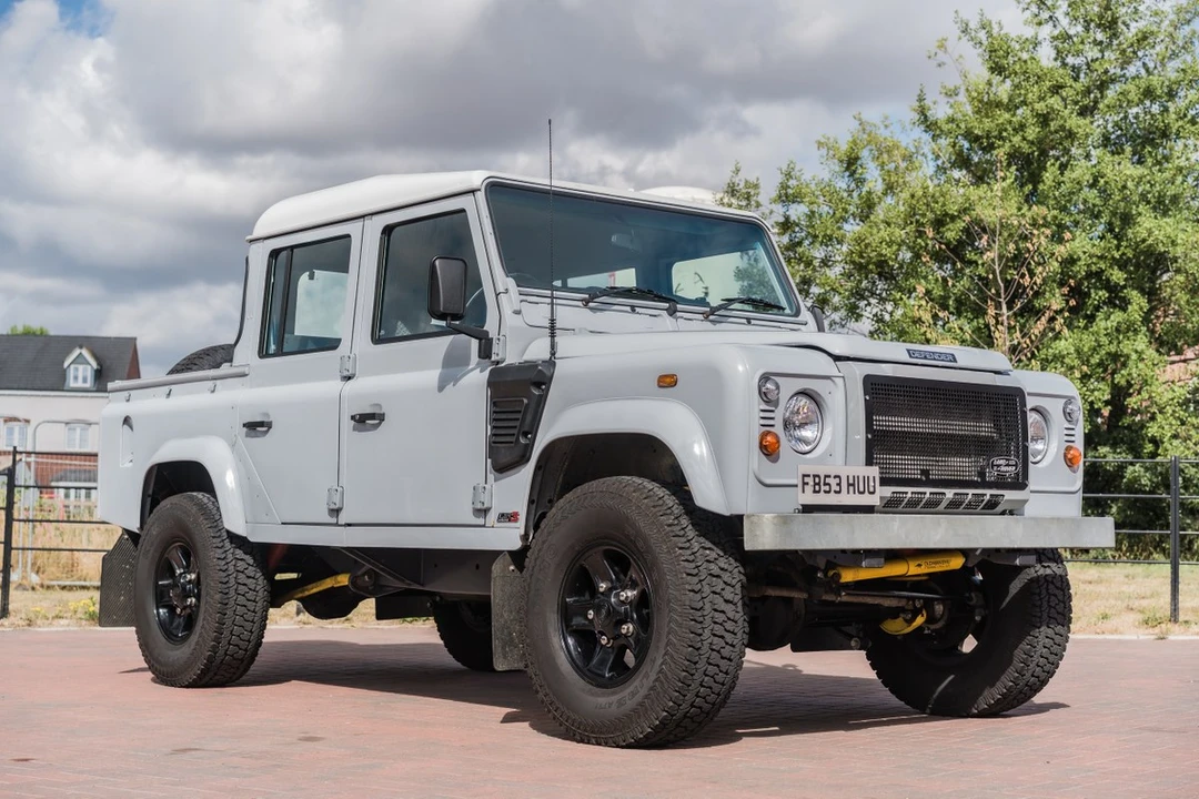 2004 Land Rover Defender 110 - Image 10 of 30