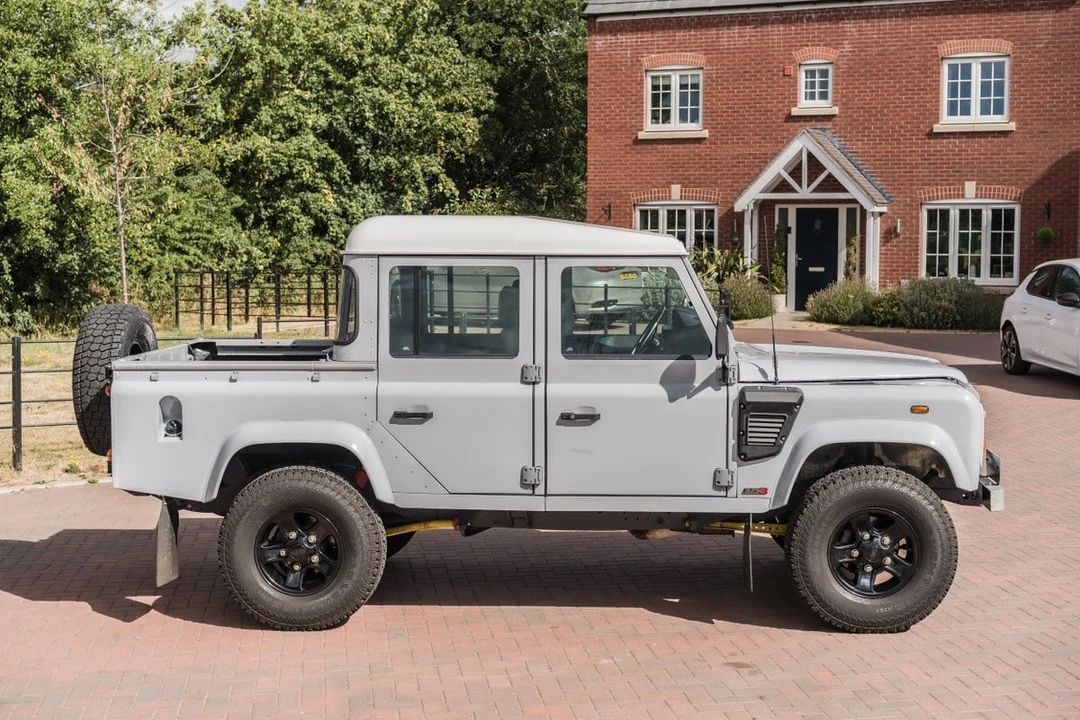 2004 Land Rover Defender 110 - Image 6 of 30