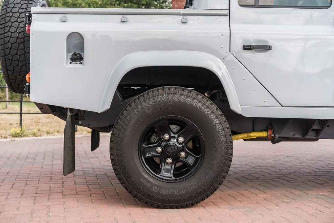 2004 Land Rover Defender 110 - Image 13 of 30
