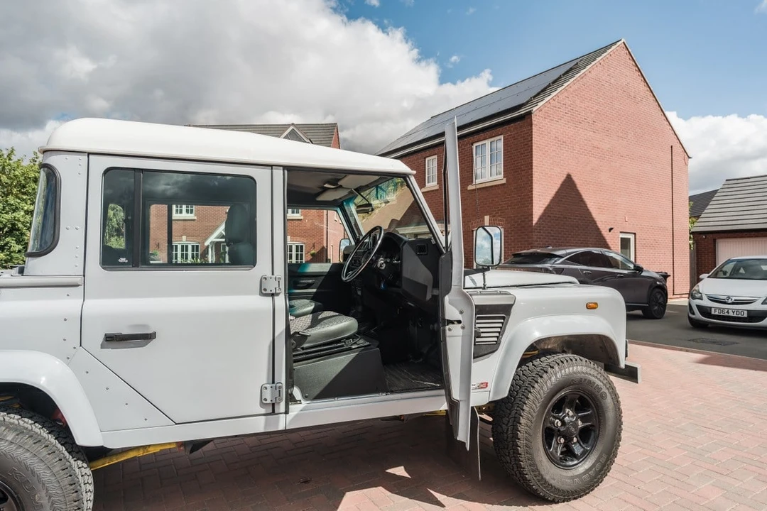 2004 Land Rover Defender 110 - Image 18 of 30