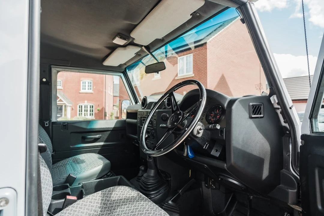 2004 Land Rover Defender 110 - Image 21 of 30