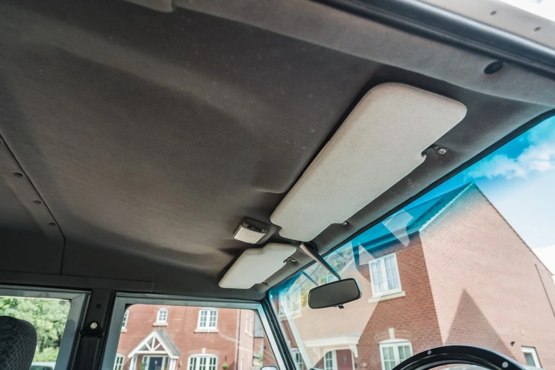 2004 Land Rover Defender 110 - Image 20 of 30