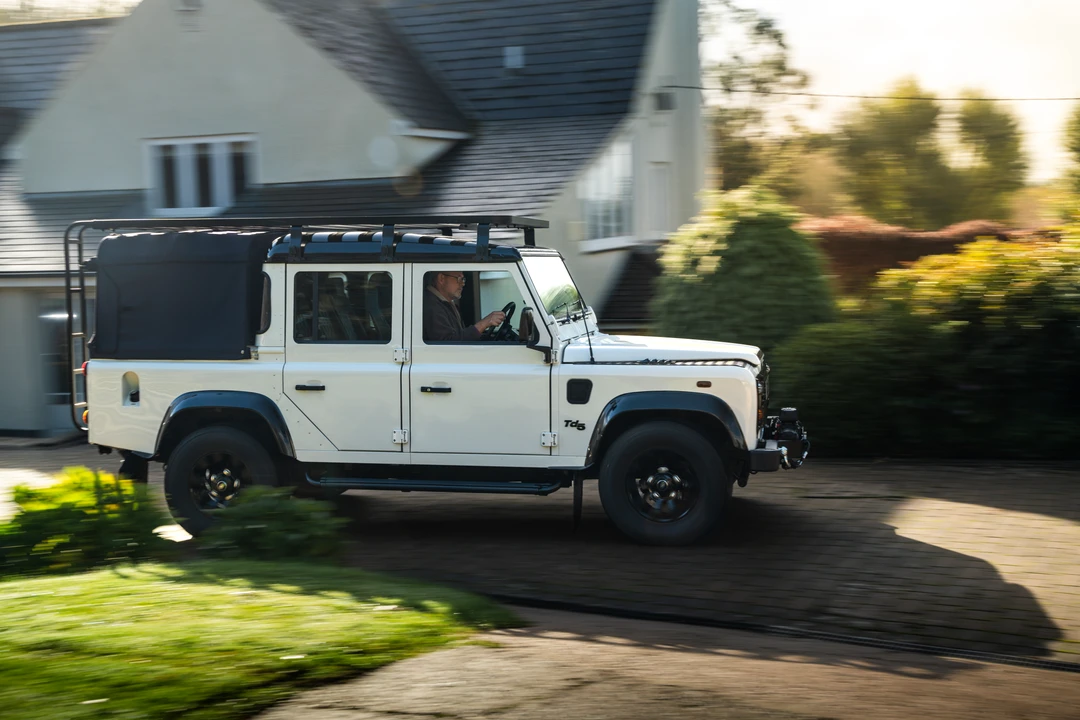 2004 Land Rover Defender 110 - Image 9 of 31