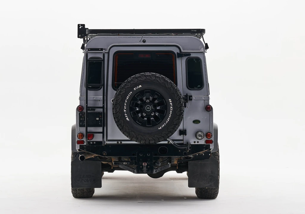 2004 Land Rover Defender 110 - Image 6 of 31