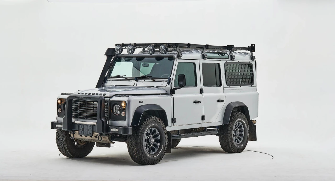 2004 Land Rover Defender 110 - Image 10 of 31