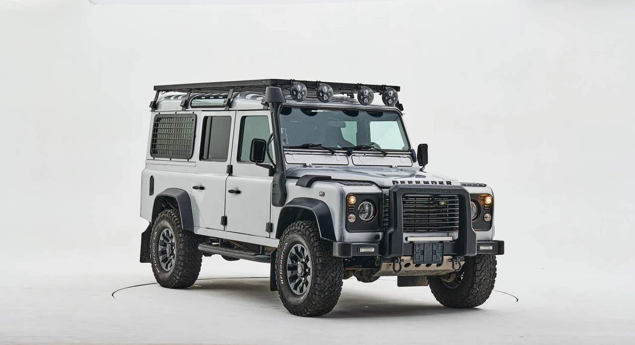 2004 Land Rover Defender 110 - Image 11 of 31