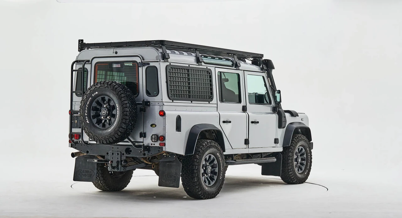 2004 Land Rover Defender 110 - Image 5 of 31