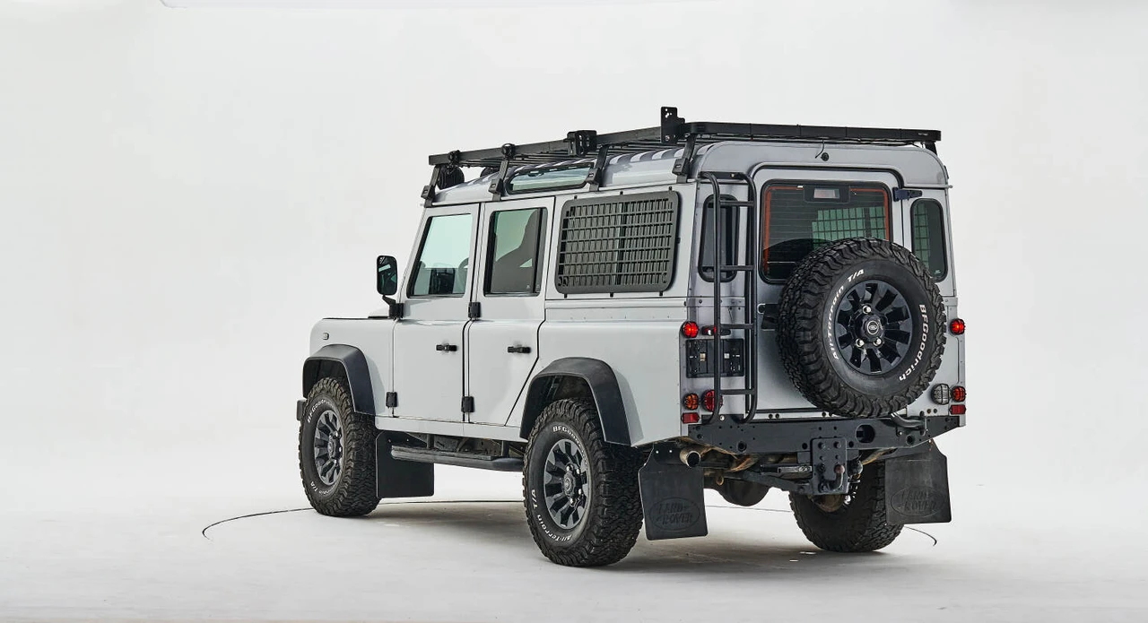 2004 Land Rover Defender 110 - Image 7 of 31