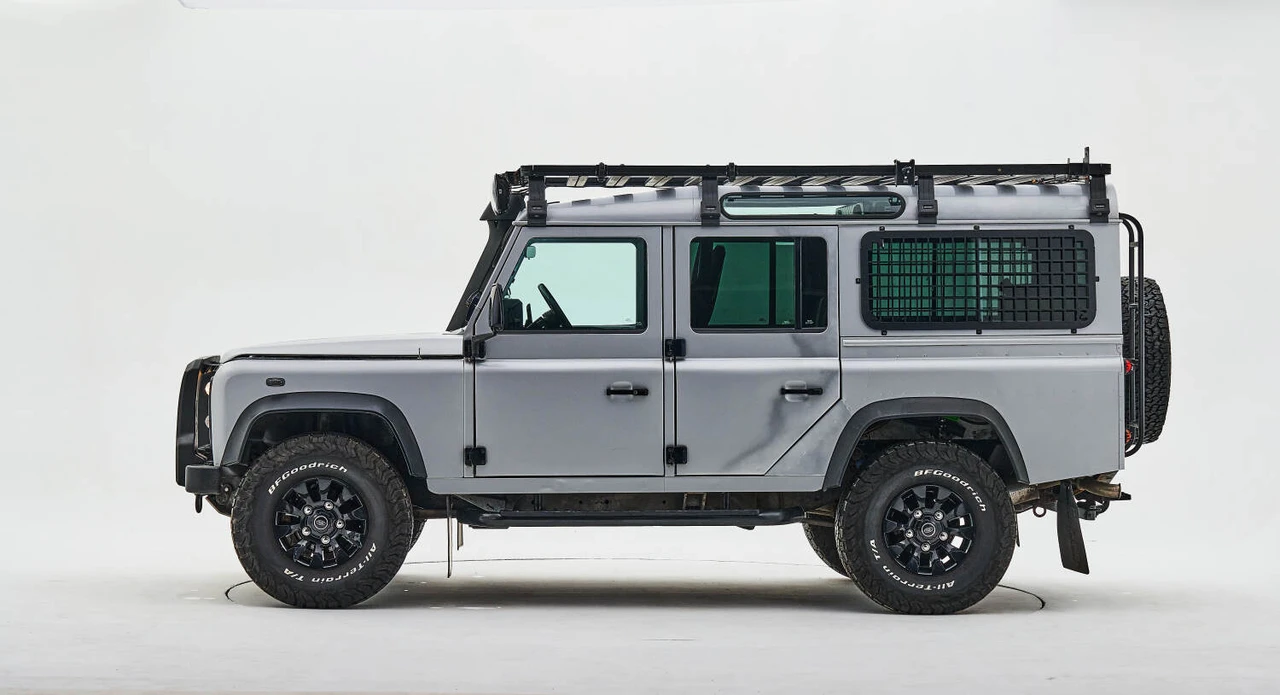 2004 Land Rover Defender 110 - Image 8 of 31
