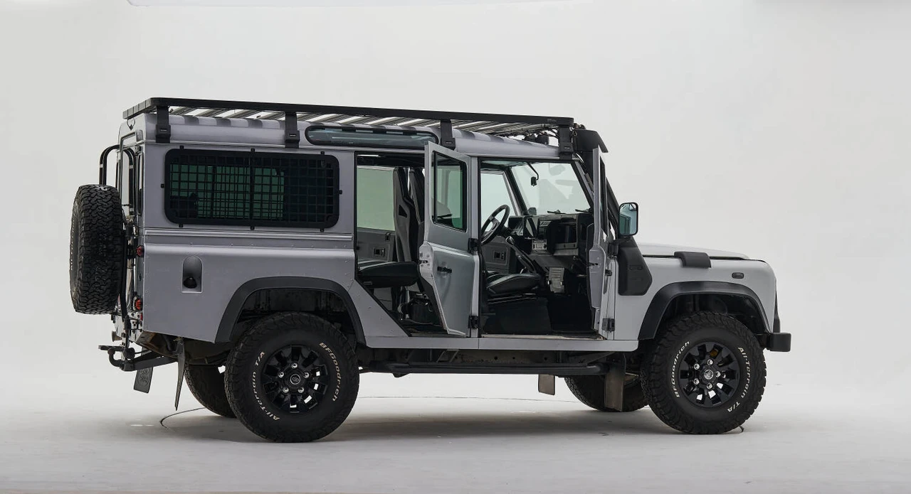2004 Land Rover Defender 110 - Image 12 of 31
