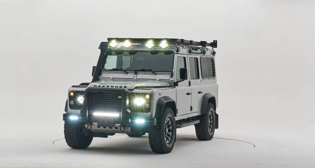 2004 Land Rover Defender 110 - Image 9 of 31