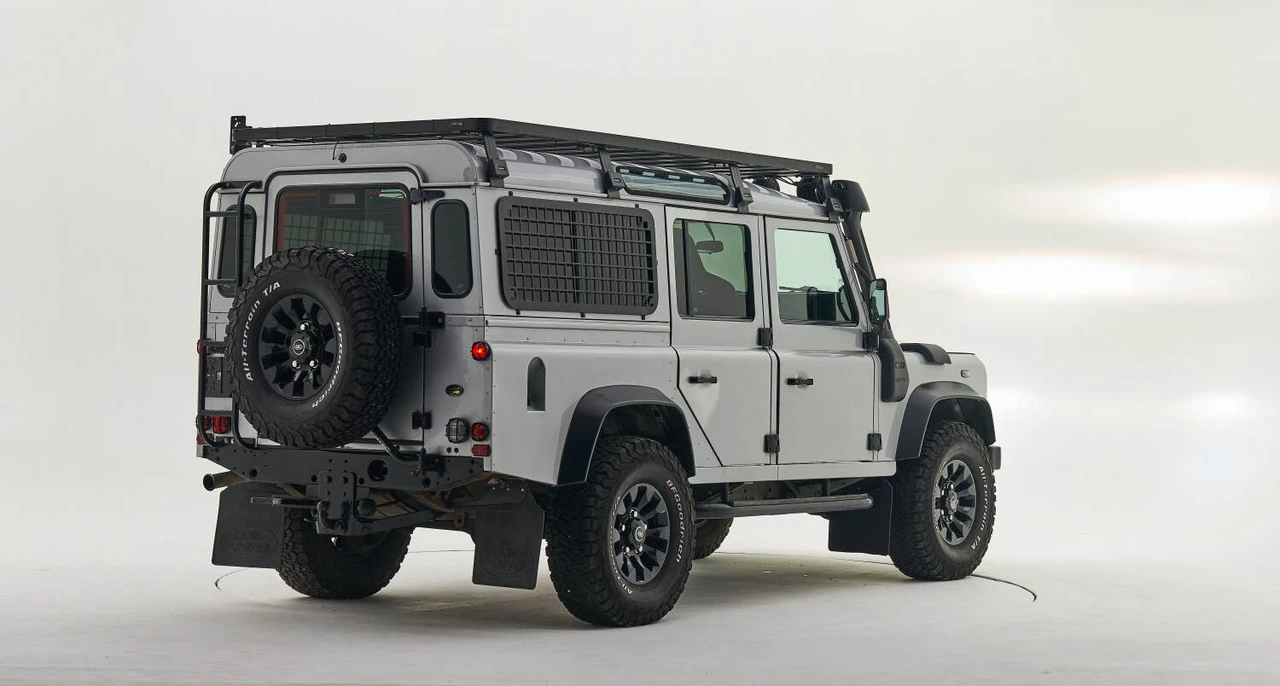 2004 Land Rover Defender 110 - Image 14 of 31